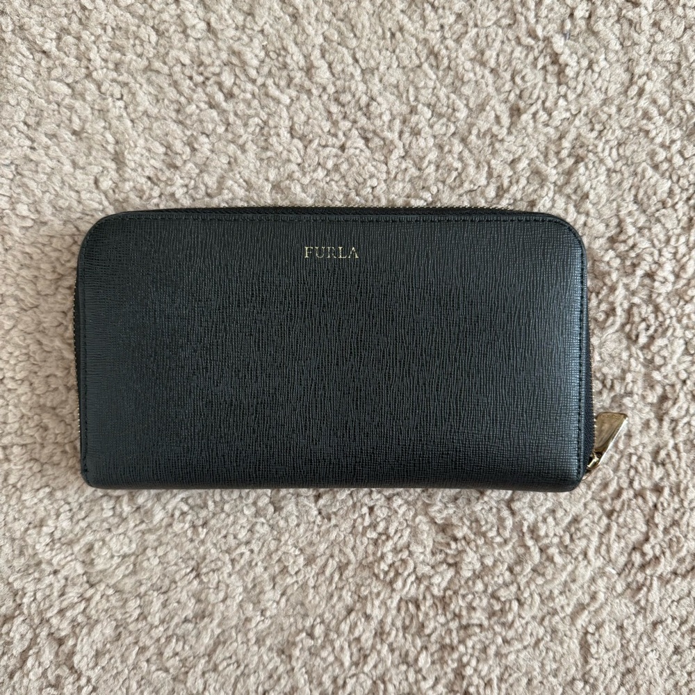 Furla Black Leather Zip Wallet